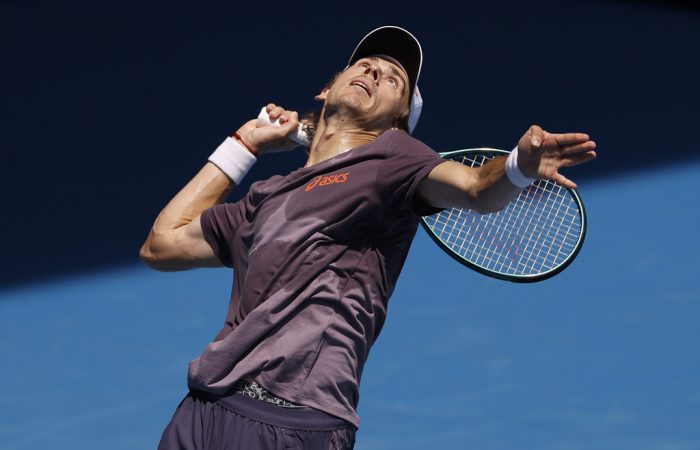 Alex-de-Minaur-practice